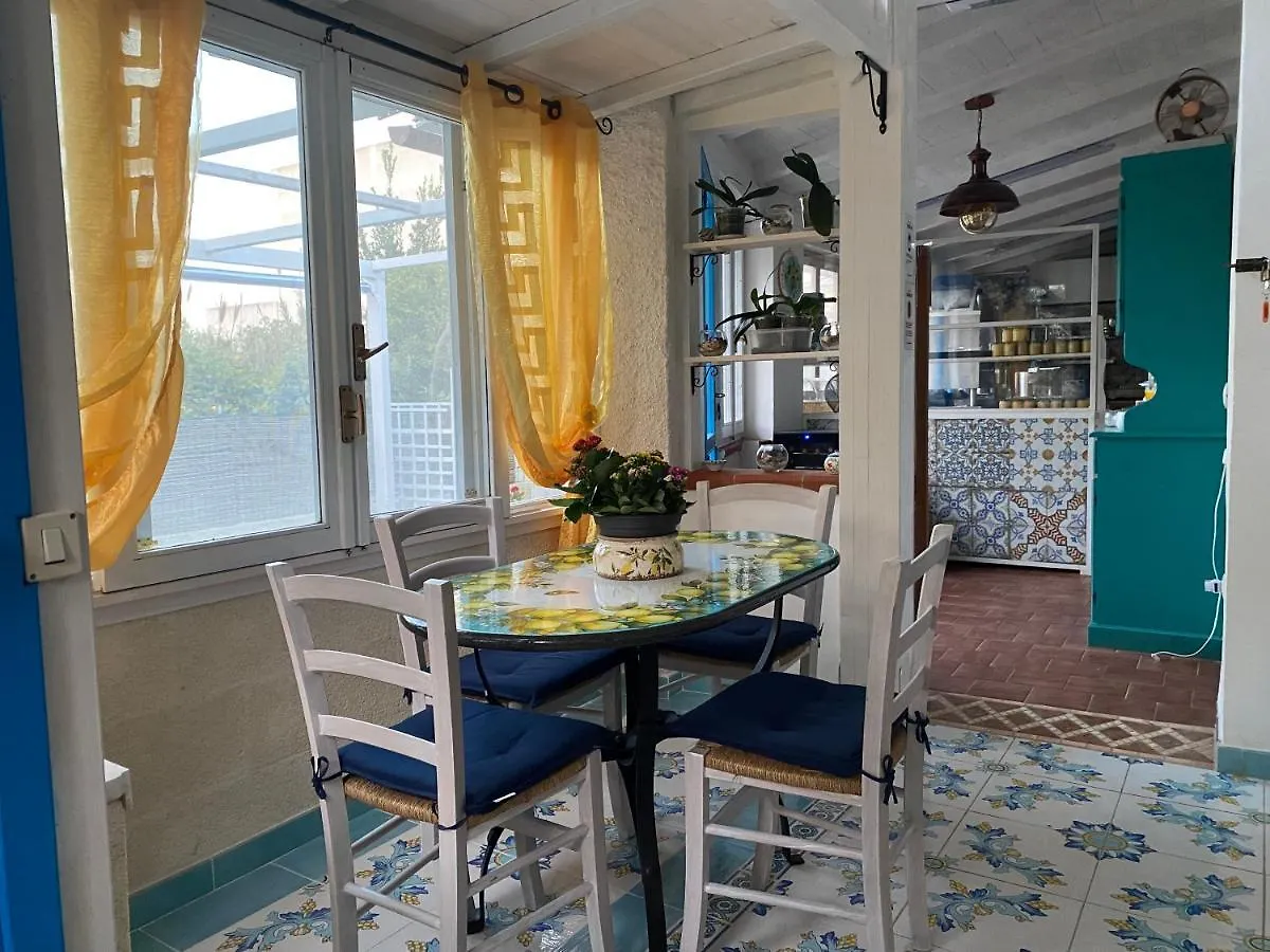 La Casa Del Limoneto Panzió Favignana 3*,